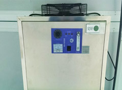 小型(xíng)潔淨間臭氧消毒機消(xiāo)毒現場